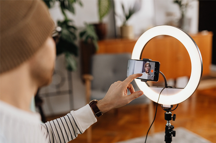 Content Creator (YouTube, TikTok, Reels)
